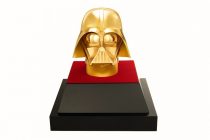 Máscara de ouro de Darth Vader está à venda por US$ 1,39 milhão em Tóquio