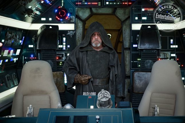 Mark Hamill fala da emoção de pisar na Millennium Falcon novamente