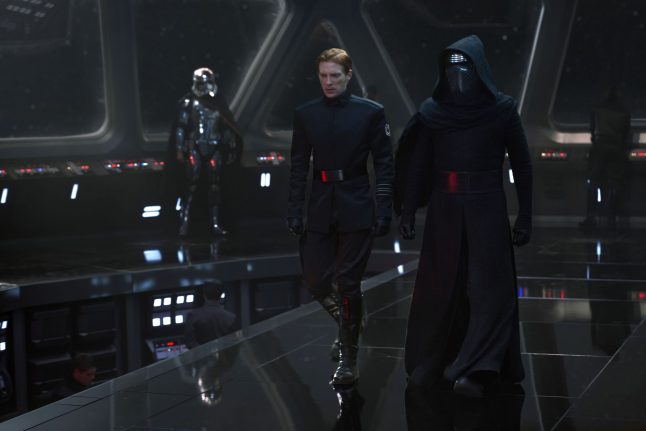 Domhnall Gleeson antecipa disputa entre Hux e Kylo Ren