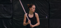 Novo vídeo mostra bastidores do treinamento de Daisy Ridley