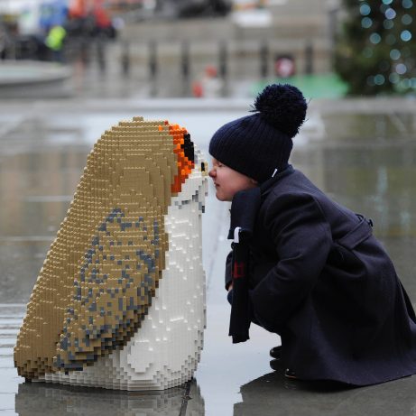 Estátuas de Lego de porgs são espalhadas por Londres