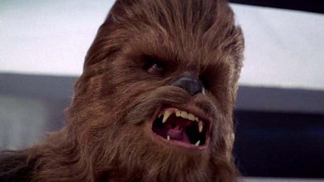 Chewbacca perde partida de “xadrez” em trecho de Han Solo: Uma História Star Wars