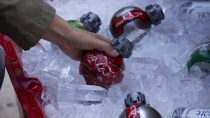 Área temática de Star Wars nos parques Disney terá garrafas personalizadas da Coca-Cola