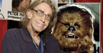 Peter Mayhew, o intérprete de Chewbacca, morre aos 74 anos