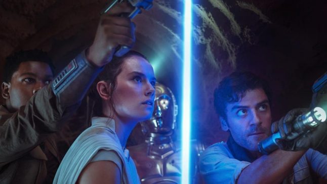 Rey, Finn e Poe fogem em primeiro clipe divulgado